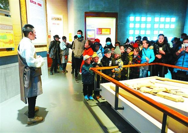 40名青少年参观西藏自然科学博物馆