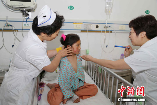 “爱目行动”首批藏族小学生在北京接受眼科治疗